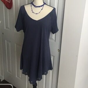 Embroidered lace hem asymmetrical tunic euc